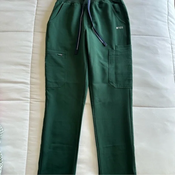 FIGS British Racing Green Scrub set - Picture 5 of 8